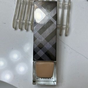 Burberry Fresh Glow Foundation- 20 Ochre